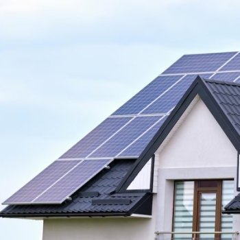 Lắp Đặt Năng Lượng Mặt Trời Cho Trạm Sạc Xe Điện Tại Bình Định